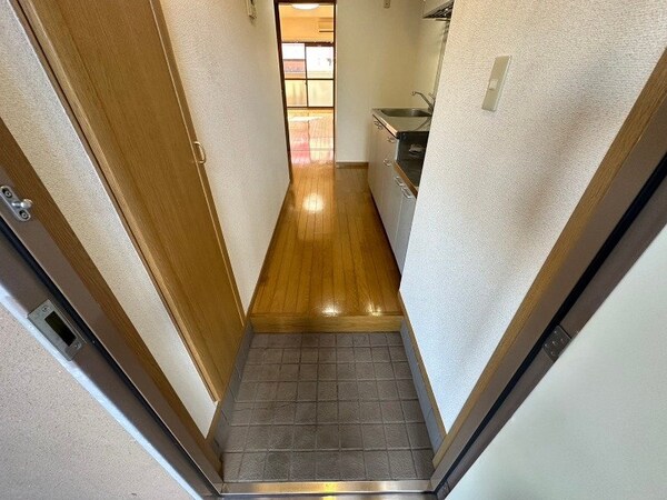 玄関(同型別室のお写真です)
