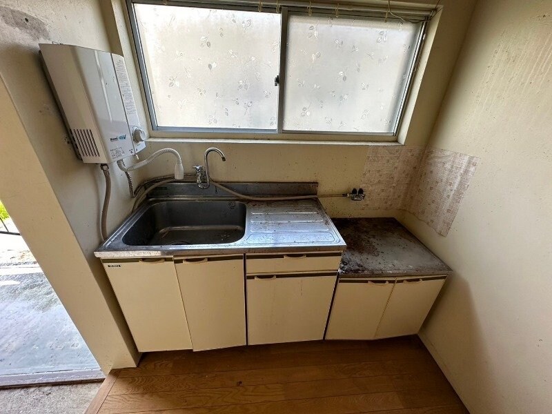 物件内観写真5　(同型別室のお写真です)