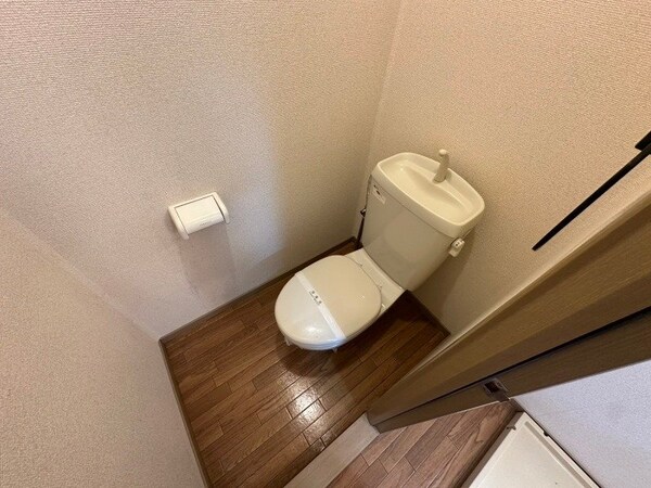 トイレ(同型参考写真)