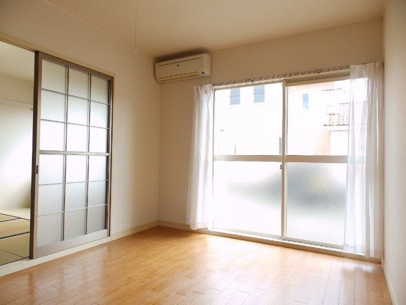 物件内観写真4　(同物件別部屋のお写真です。)