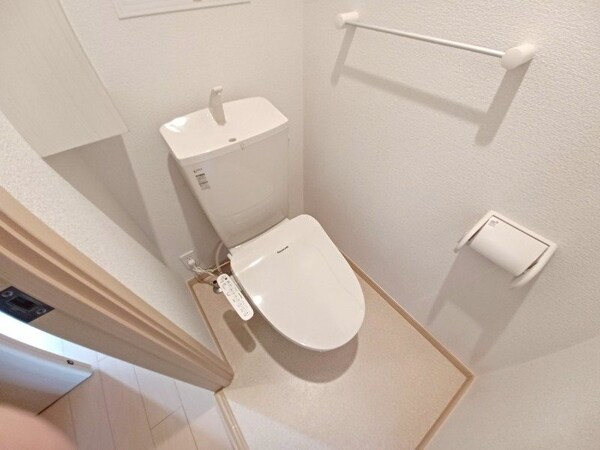 トイレ(同型参考写真)