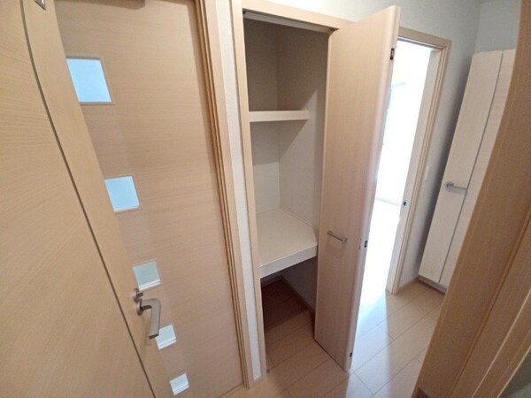 収納(同型参考写真)