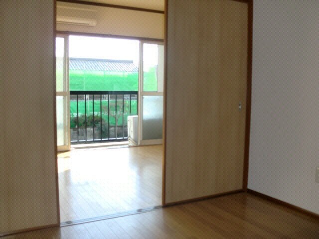 物件内観写真8　(その他部屋・スペース-洋室)