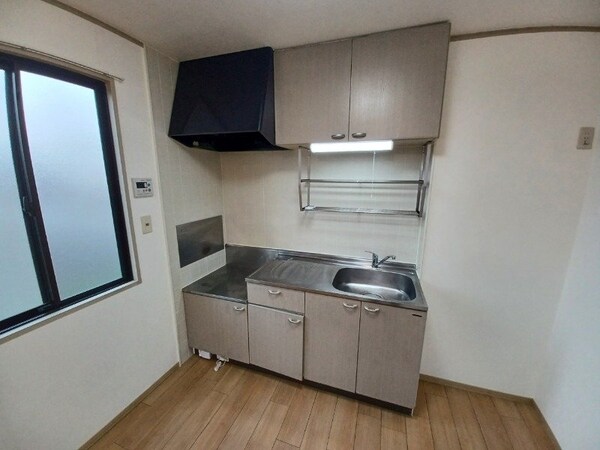キッチン(同物件別部屋参考写真です。)