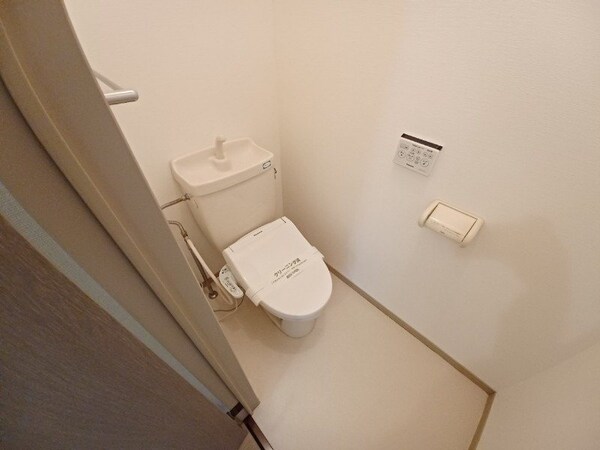 トイレ(同物件別部屋参考写真です。)