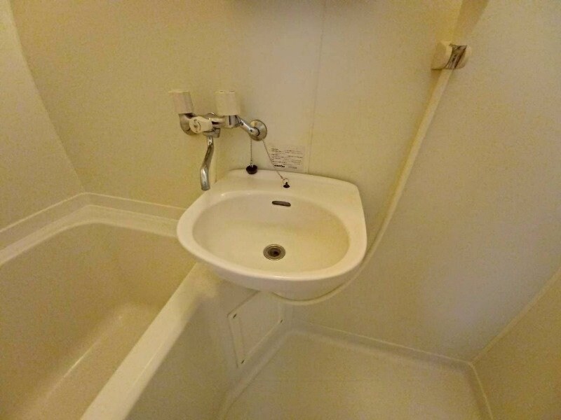 物件内観写真8　(同型別室のお写真です)