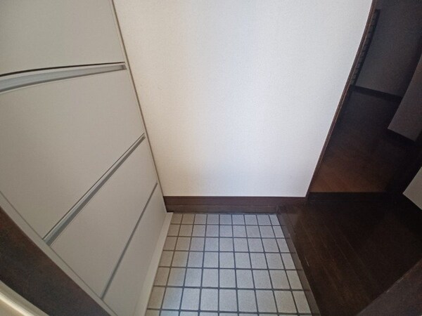 玄関(別部屋参考写真です)