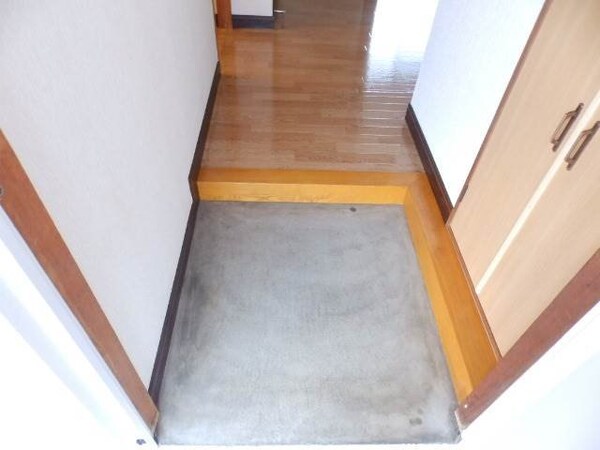 玄関(別部屋参考写真です)