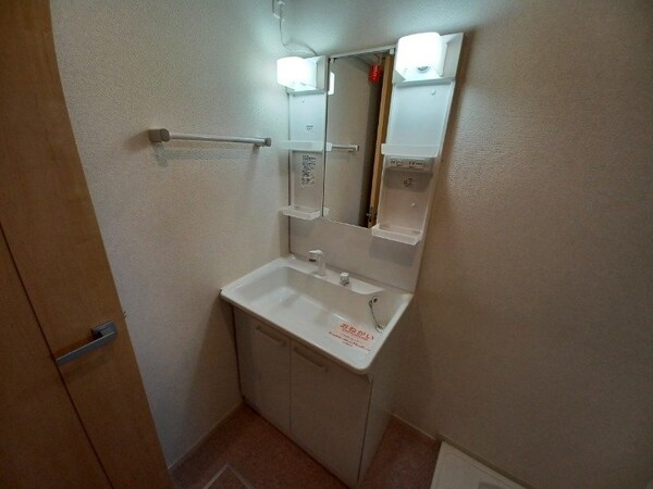 洗面所(同建物の別部屋写真です)