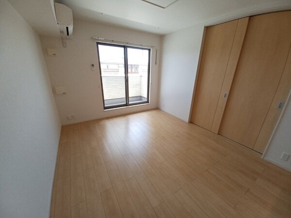 居室・リビング(同建物の別部屋写真です)