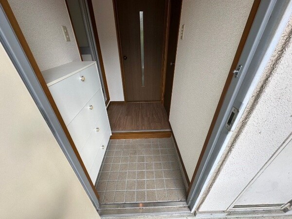 玄関(同物件別室写真)