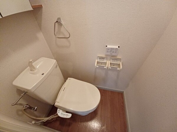 トイレ(同型参考写真)