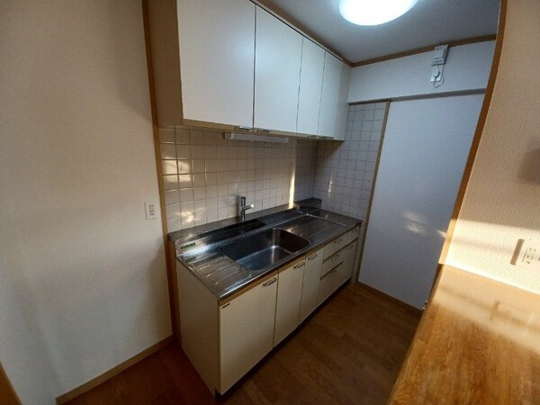 キッチン(同物件別部屋のお写真です。)