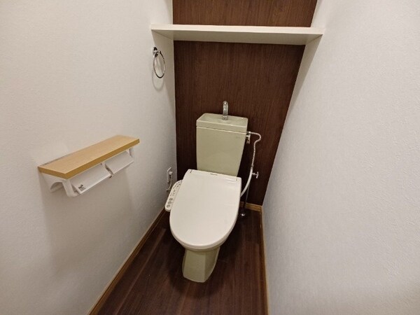 トイレ(同物件別部屋のお写真です。)