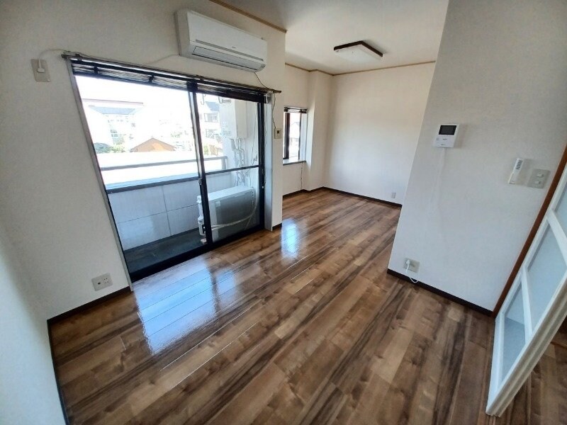 物件内観写真8　(別部屋反転写真です)