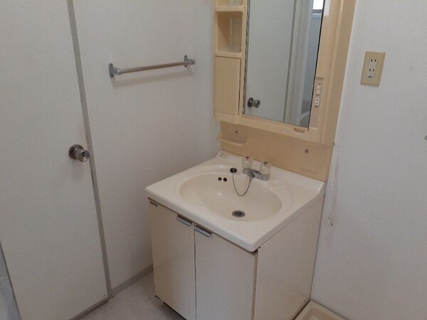 洗面所(同型参考写真)