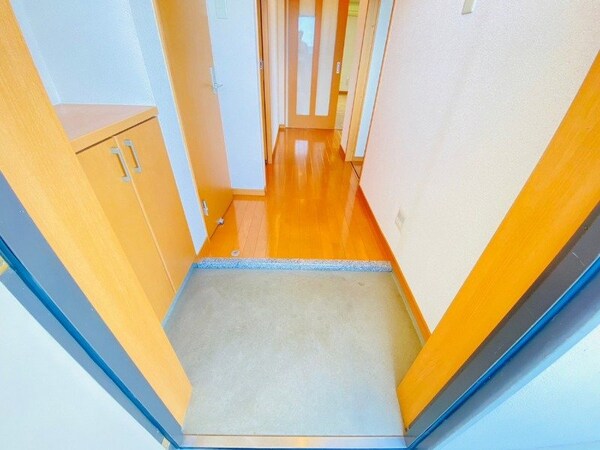 玄関(別部屋参考写真です)