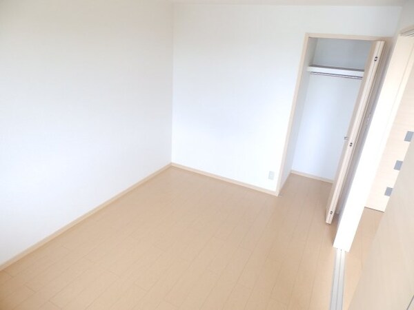 収納(同物件別部屋のお写真です。)