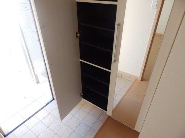 玄関(同一タイプ部屋写真)