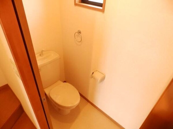 トイレ(別部屋同型タイプです。)