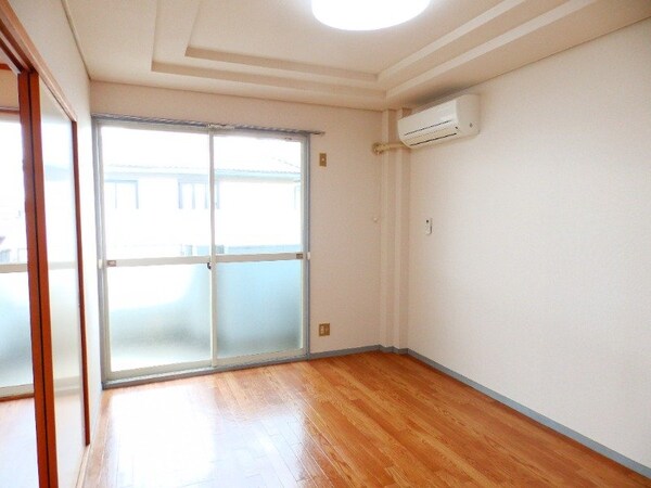 居室・リビング(同物件別部屋のお写真です。)
