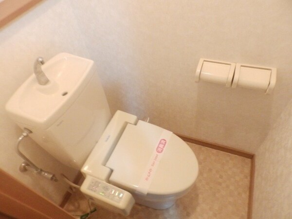 トイレ(同型参考写真)