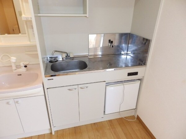 キッチン(同物件別部屋写真)