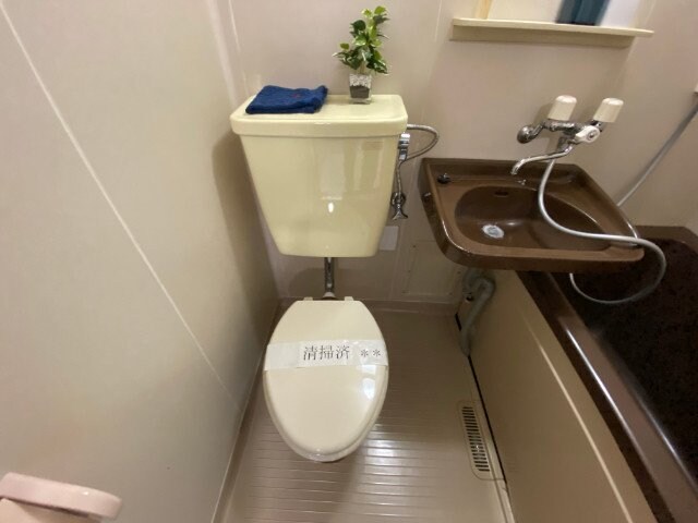 物件内観写真8　(同型別室写真です)