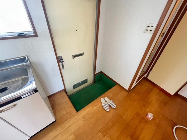 玄関(同物件別部屋のお写真です。)