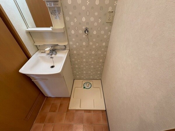 洗面所(同型参考写真)