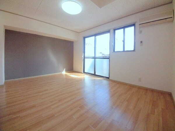 居室・リビング(別部屋同型タイプです。)