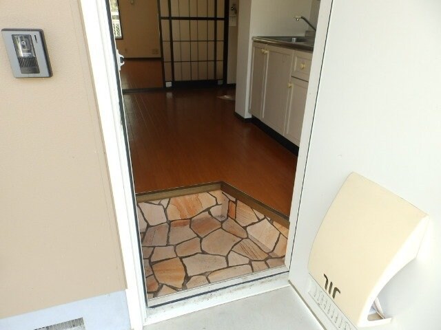 物件内観写真5　(同型別室のお写真です)