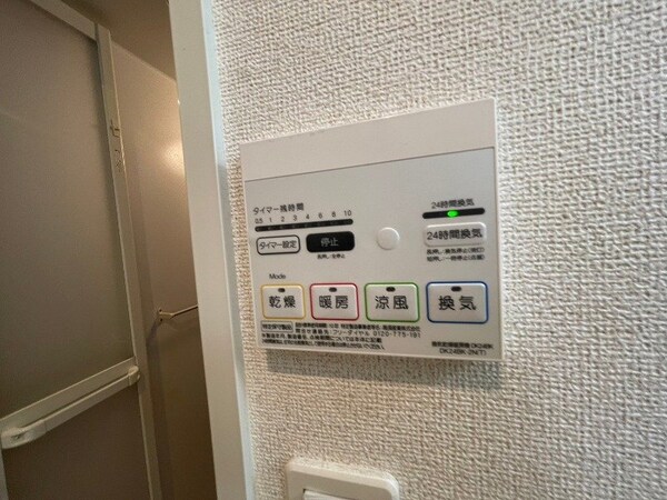 その他(別部屋同型反転タイプ写真です。)