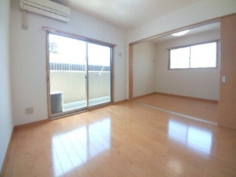 物件内観写真5　(居室・リビング)