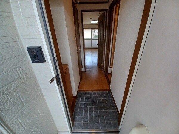 玄関(同物件別部屋のお写真です。)