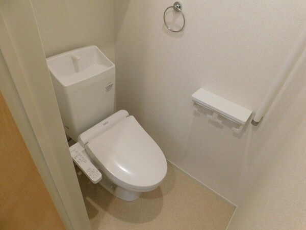トイレ(同型参考写真です。)