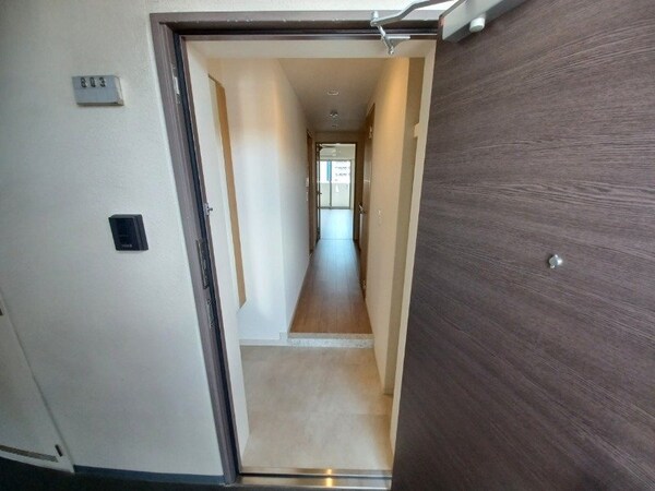 玄関(同物件別部屋タイプ)