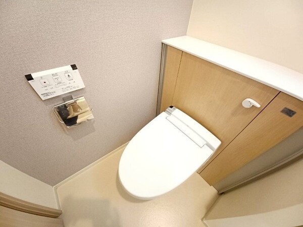 トイレ(同型参考写真)