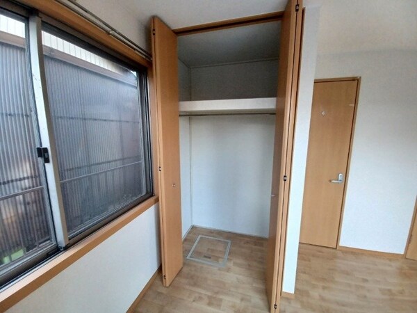 収納(同型反転写真)