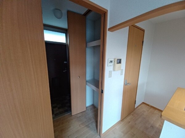 収納(同型反転写真)