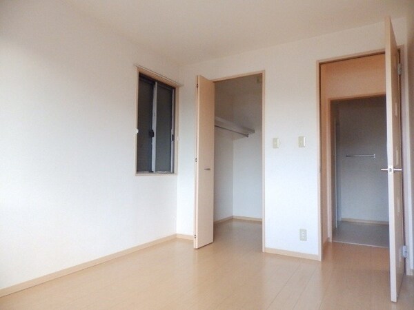 収納(同物件別部屋写真)