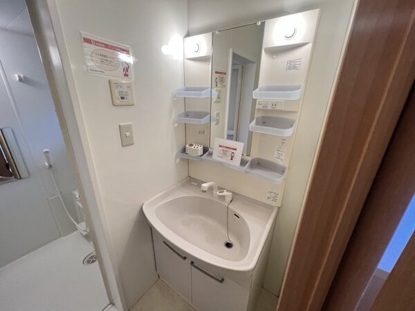 洗面所(同物件別部屋参考写真です。)