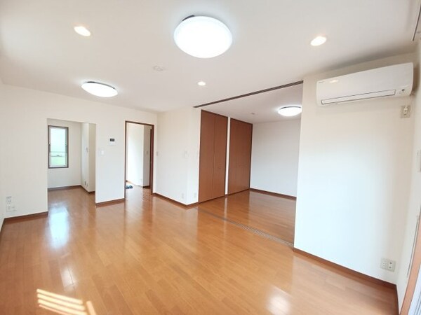 居室・リビング(同型別部屋写真)