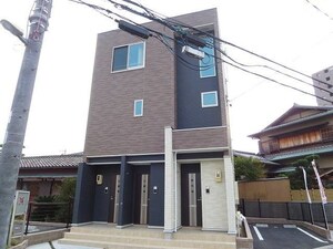 エスカレント外観写真