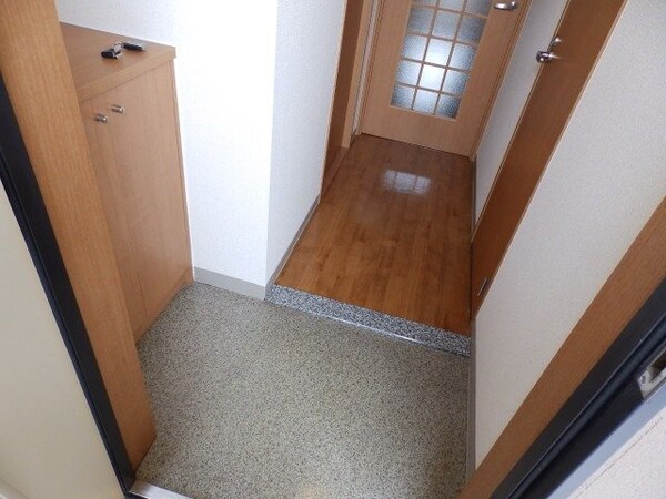 玄関(同型別部屋写真)