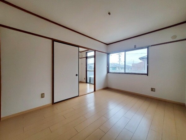 居室・リビング(同タイプ部屋写真です。)