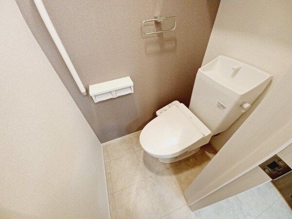 トイレ(同型参考写真)