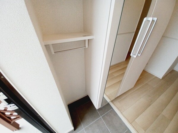 玄関(同型参考写真)