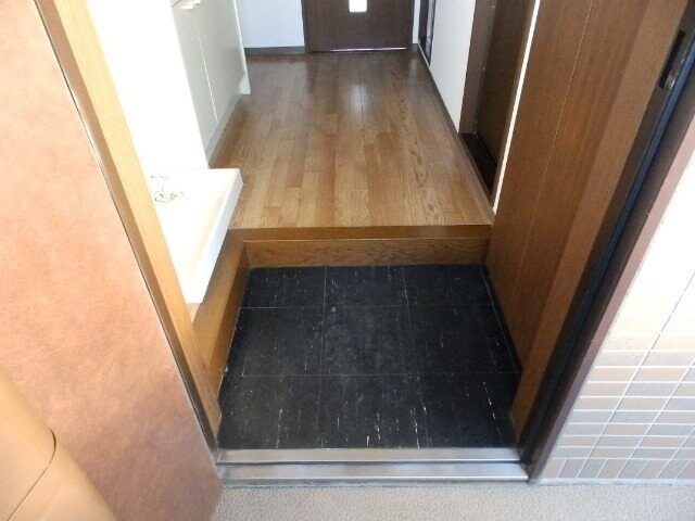 物件内観写真11　(玄関別部屋同タイプ)