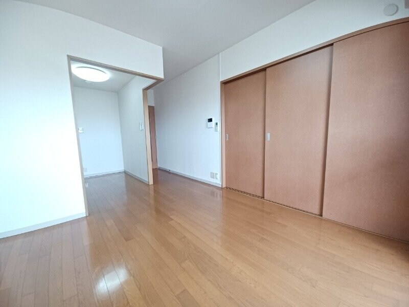 物件内観写真7　(同物件別室反転写真)